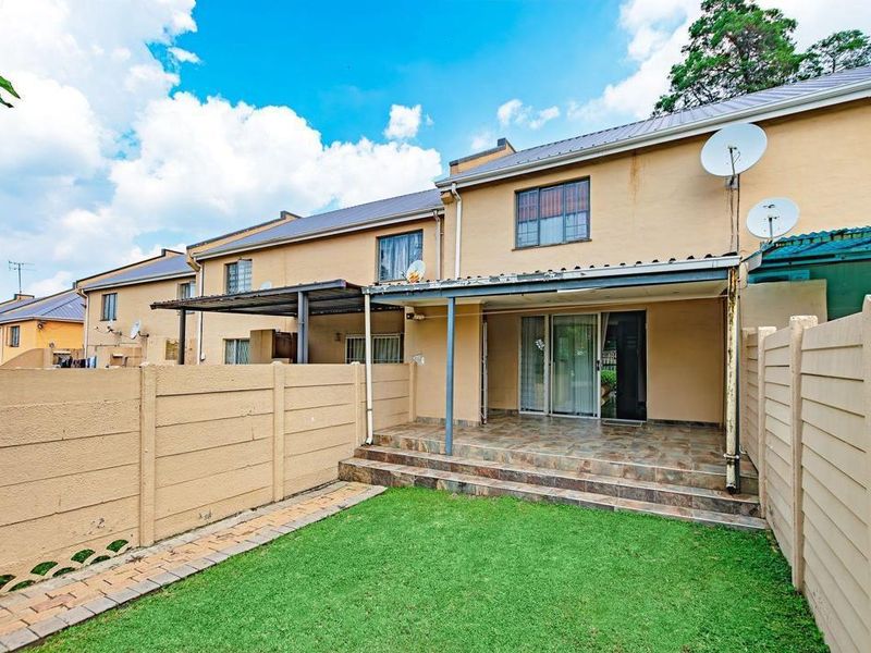 2 Bedroom Duplex Unit in the Heart of Lyndhurst - Photo 2