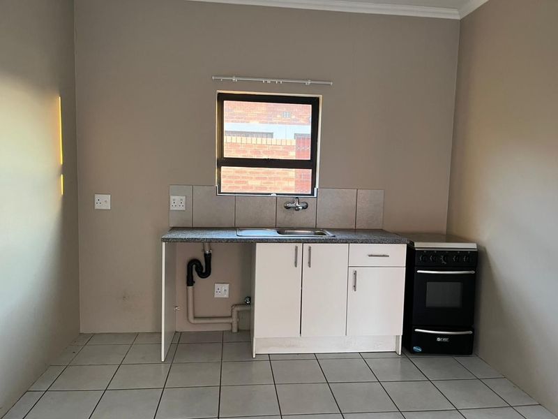 Townhouse For Sale in Trichardt, Secunda - Photo 4