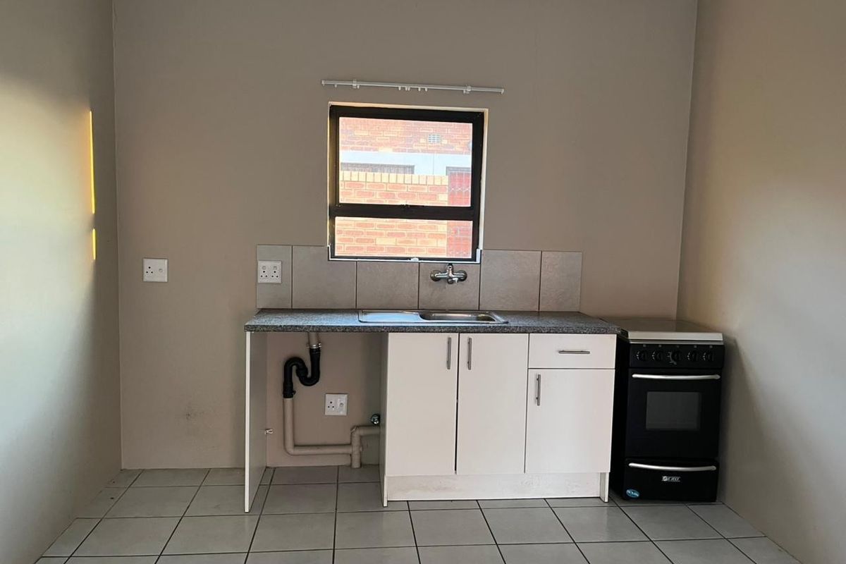 Townhouse For Sale in Trichardt, Secunda - Photo 4