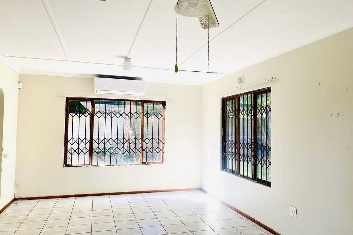 Spacious 3-Bedroom Home with Pool in Birdswood, Richards Bay - Photo 5