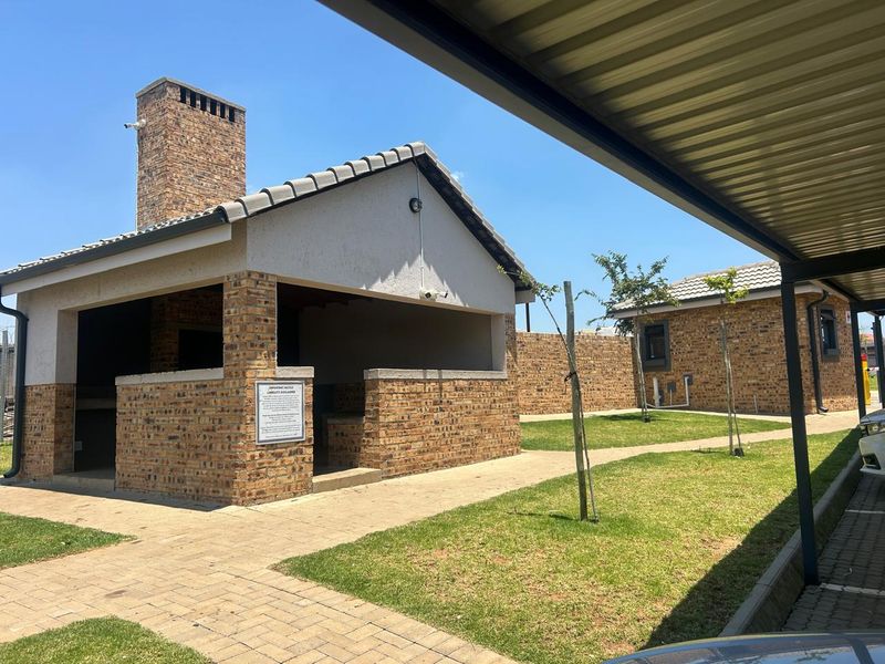 Cranes@Riverside R 580 000, 2 beds , 1 bath - Photo 3