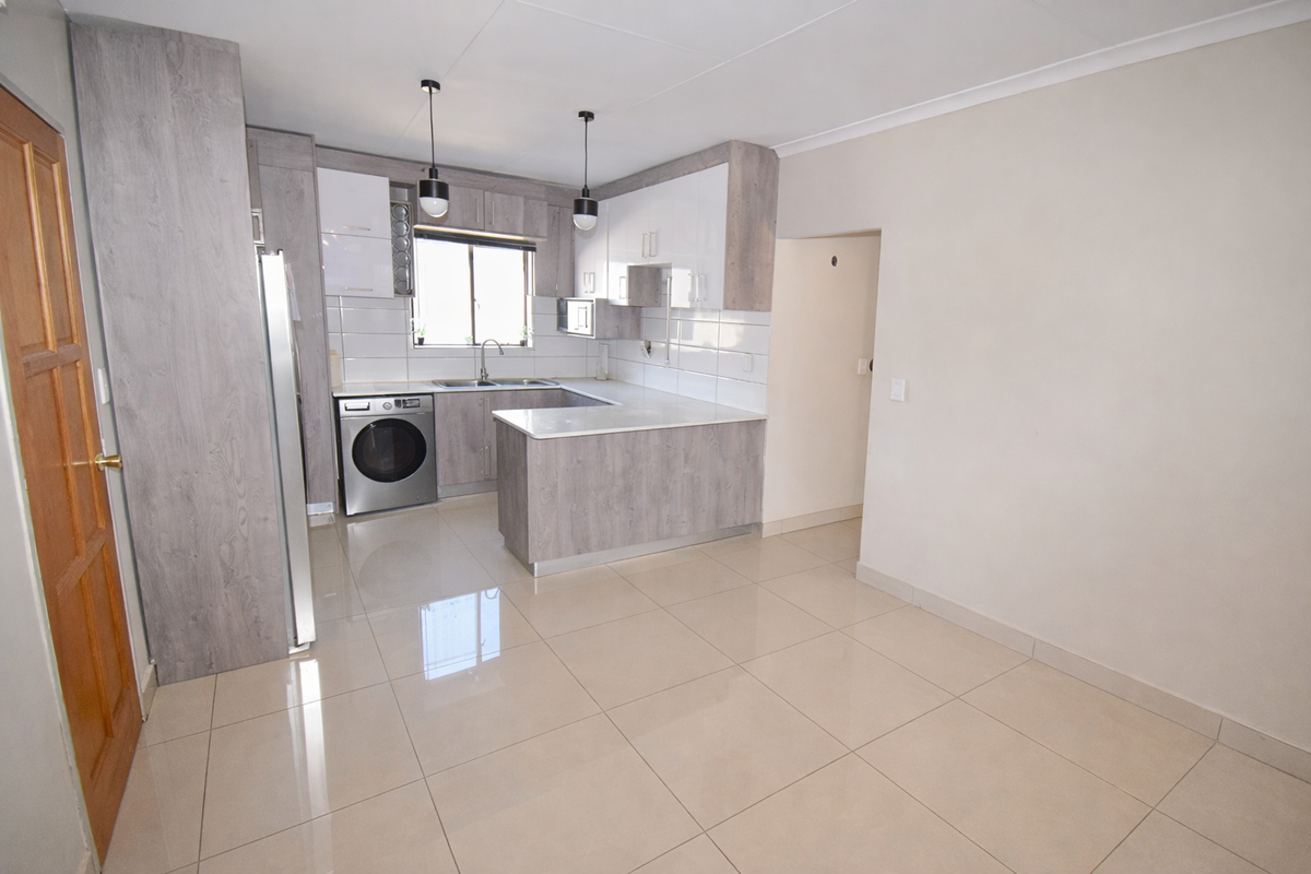 Modern First Floor Apartment - Photo 5