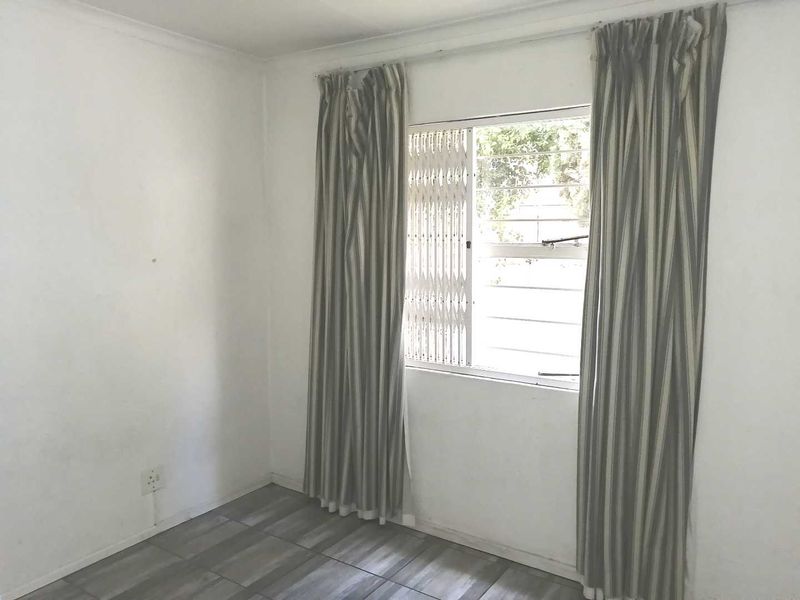 Lovely Unfurnished Unit in sought after Complex in Morningside - Photo 4