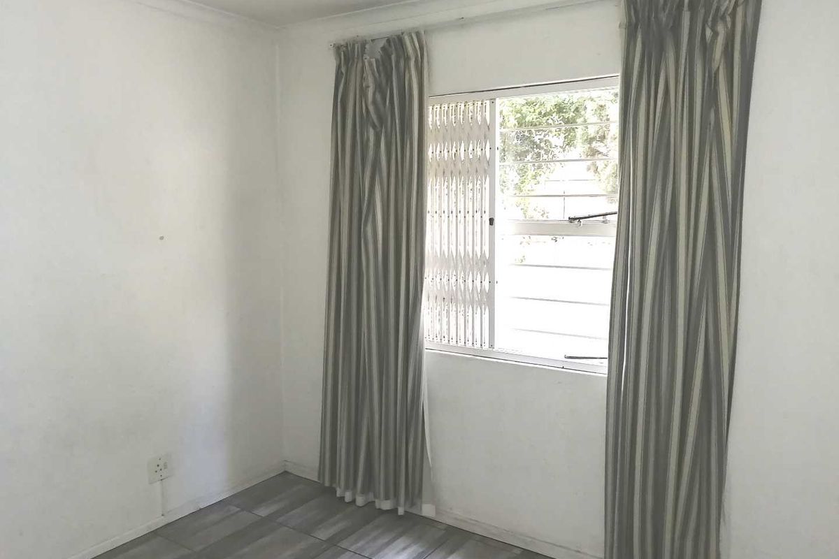 Lovely Unfurnished Unit in sought after Complex in Morningside - Photo 4