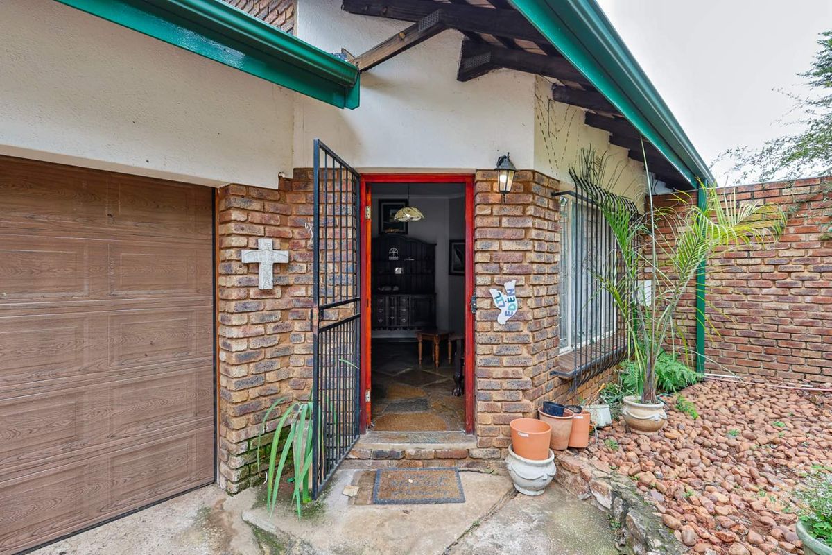 Spacious 4 Bedroom Family Home on Expansive Stand - Photo 2