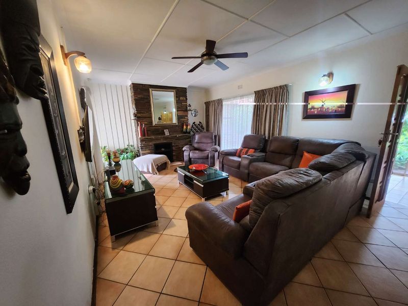 Randhart home built for family living and rental returns - Photo 4