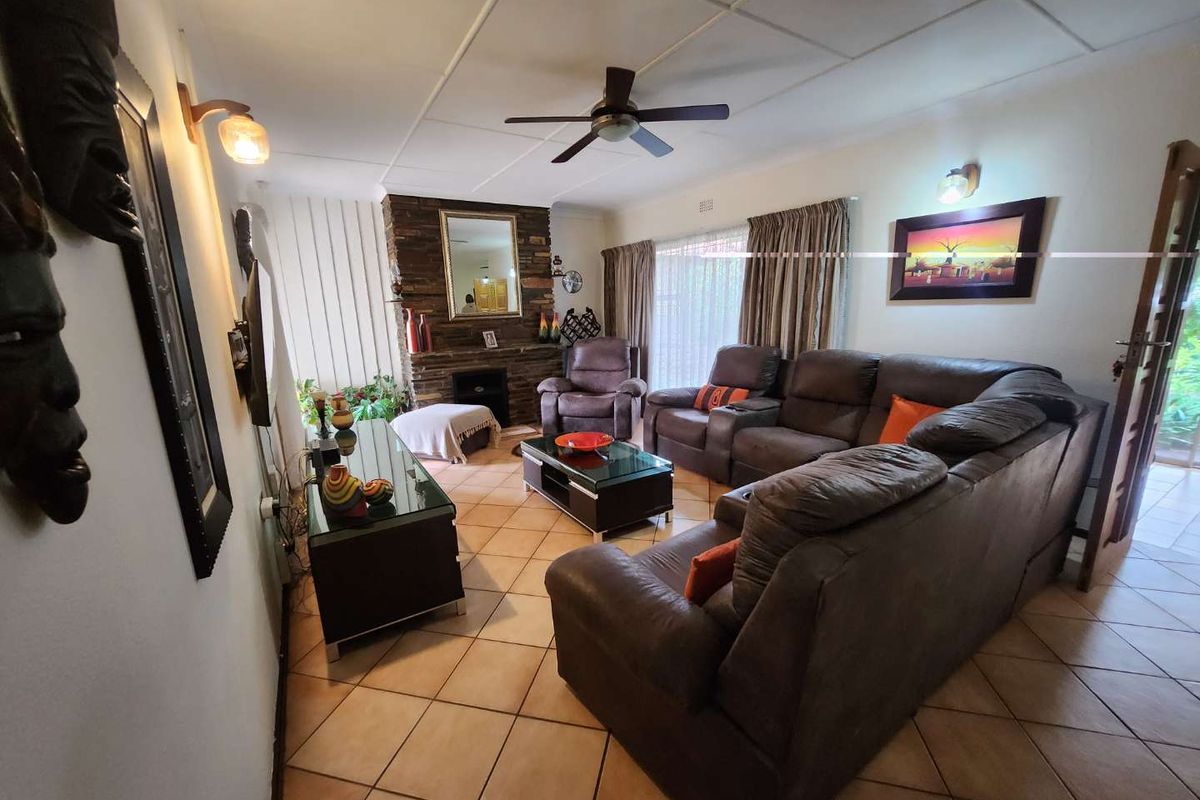 Randhart home built for family living and rental returns - Photo 4