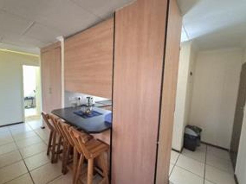 2 Bedroom Townhousse in Verwoerdpark - Photo 4