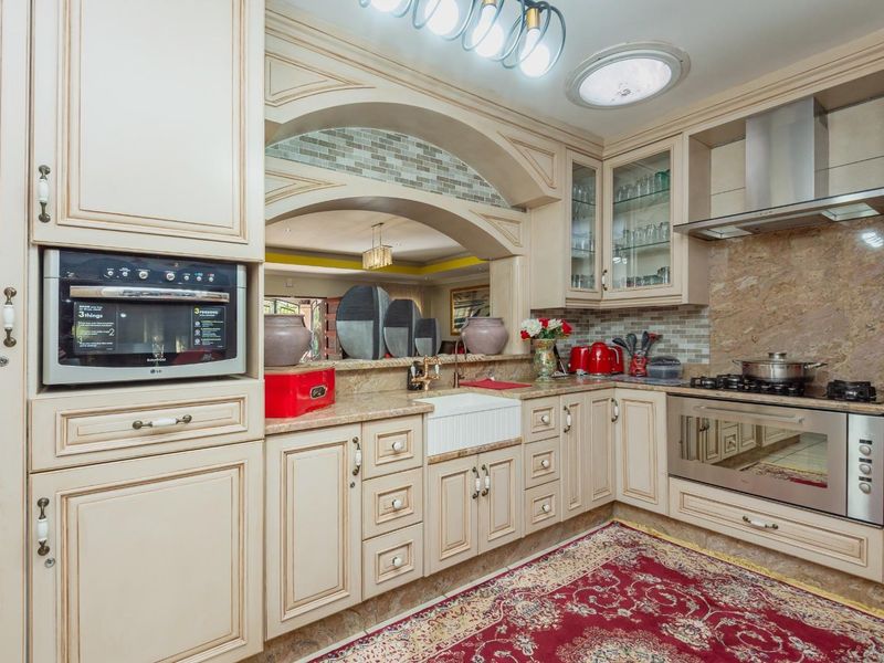 Large Immaculate Family Home with 2 Bedroom Flat - Photo 6