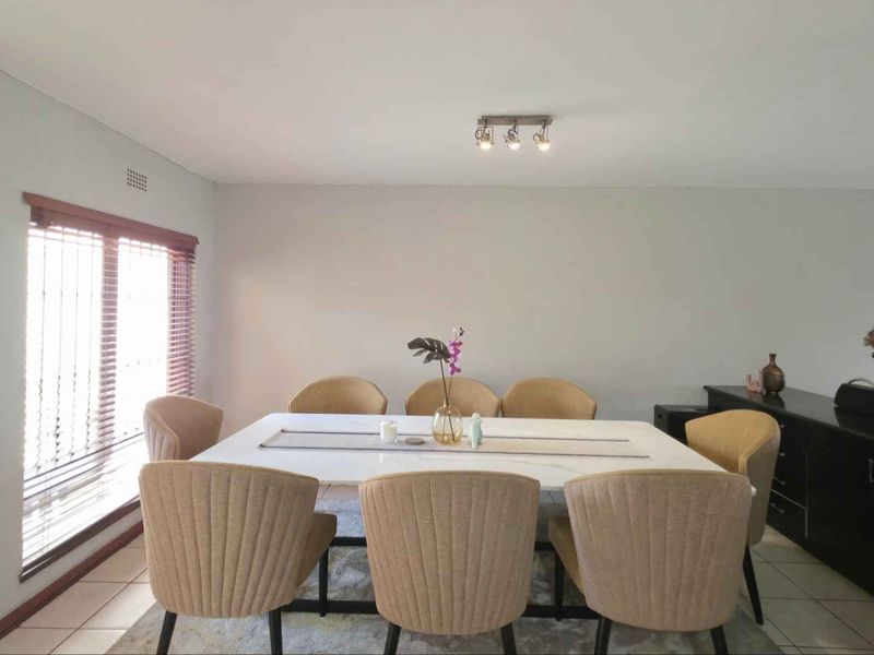 Spacious. Perfectly Located 3 Bedroom Sandton Townhouse With Lovely Private Garden - Photo 7