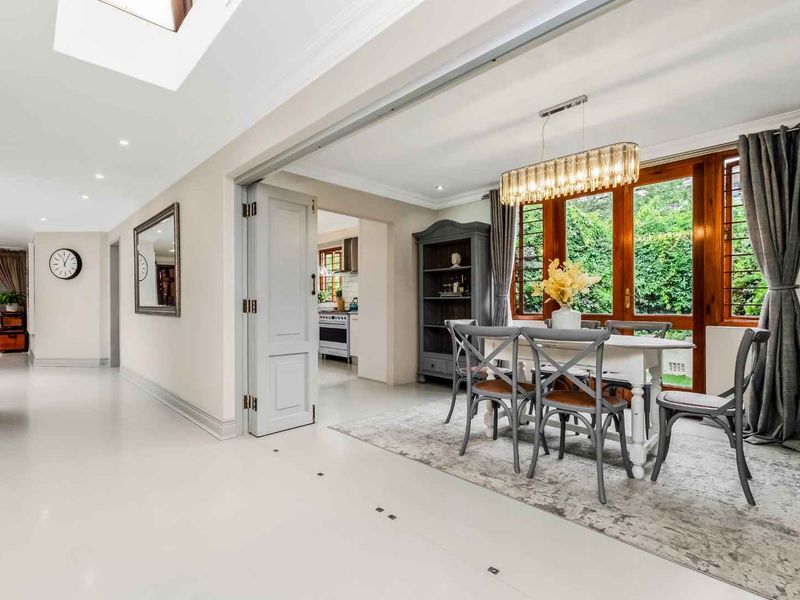 STUNNING, STYLISH, SUN-DRENCHED FAMILY HOME - TOO GOOD TO IGNORE - Photo 5