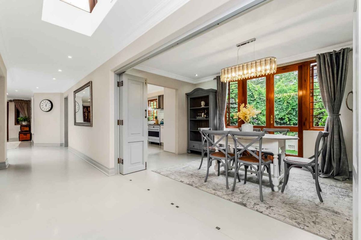 STUNNING, STYLISH, SUN-DRENCHED FAMILY HOME - TOO GOOD TO IGNORE - Photo 5