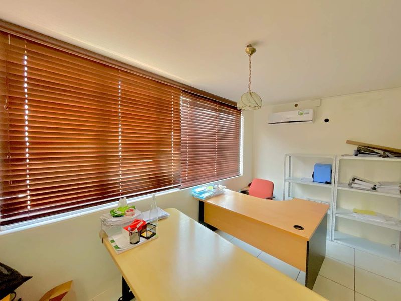 **Versatile Medical Consulting and Clinic Facility on Justice Mahomed Street - VIEW THIS WEEK TO MAKE YOUR OFFER**** - Photo 8