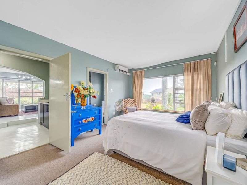 Beautiful and Well-Maintained Family Home for Sale in Beacon Bay – R 5 495 000 - Photo 9