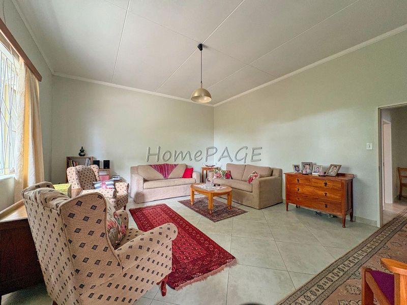 Otjiwarongo:  Property with 3 x Flats is for sale - Photo 9