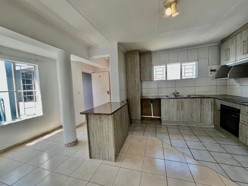 STUNNING  MODERN UNIT - Photo 6