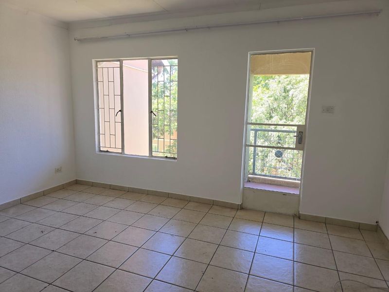 Two bedroom apartment in Parkdene Boksburg - Photo 8