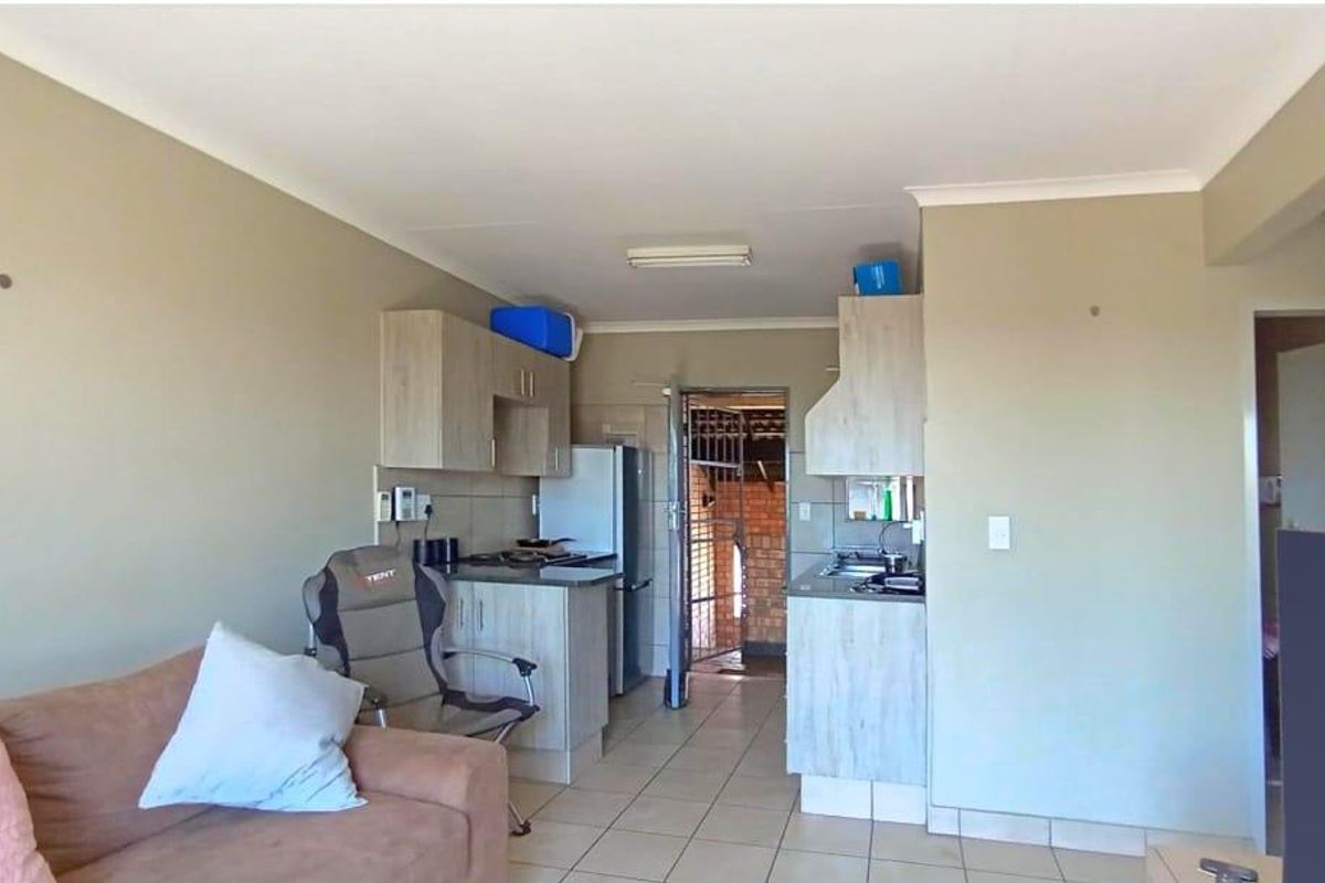 Charming 2-Bedroom Apartment - Photo 3