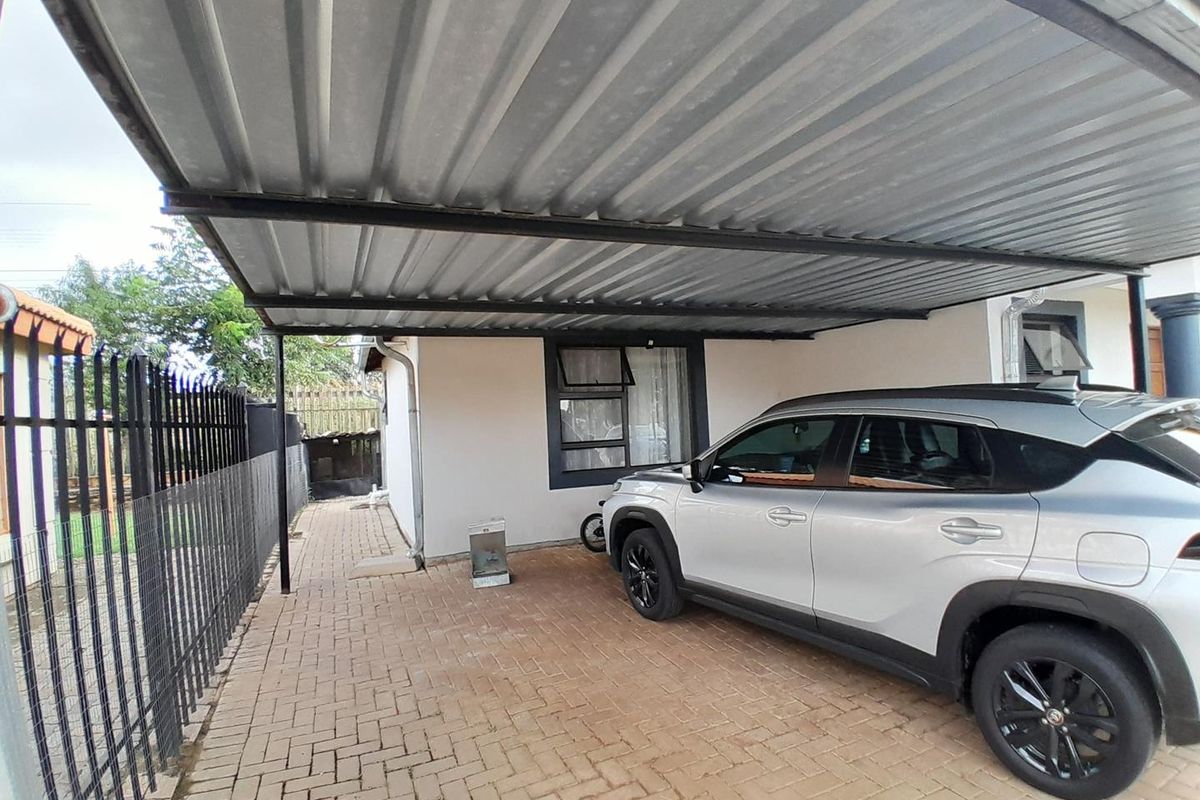 Three bedrooms house for sale in  Nkwe Estate,Rosslyn - Photo 5