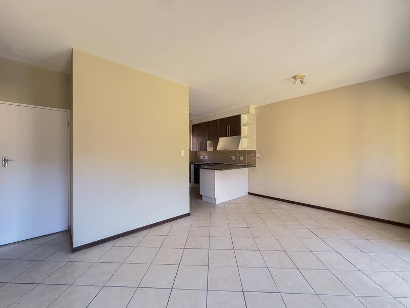 2 Bedroom Townhouse with Private Garden - Photo 4