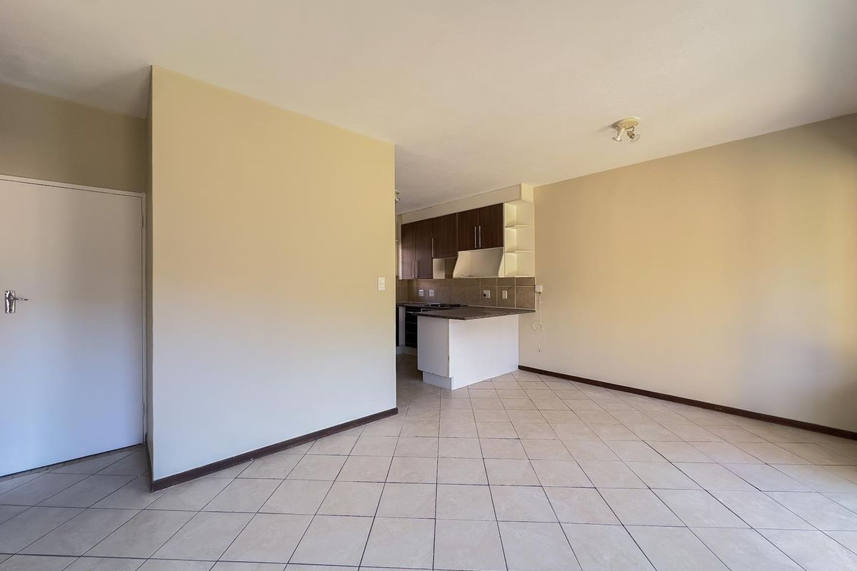 2 Bedroom Townhouse with Private Garden - Photo 4