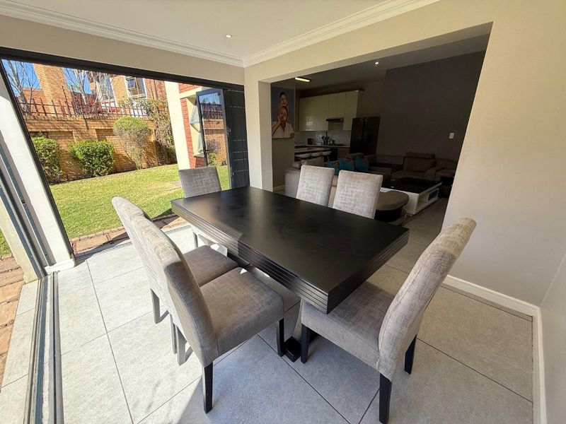 Exquisite Residence with Majestic Landscaped Garden and Exceptional Entertaining Spaces - Photo 10