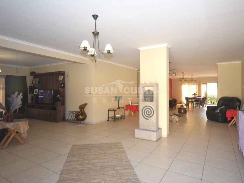 Big open house for the entertaining family - Photo 2