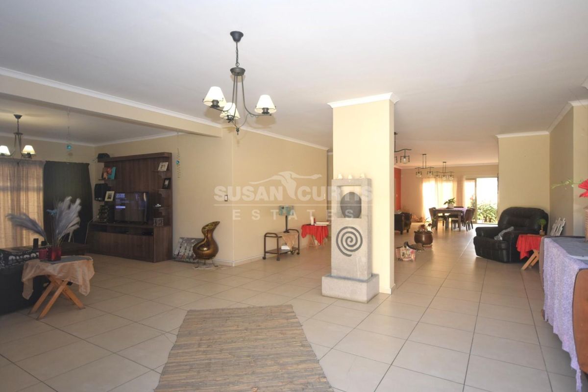 Big open house for the entertaining family - Photo 2