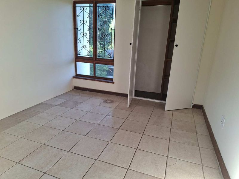 3 Bedroom house for Sale in Malvern , Queensburgh - Photo 8