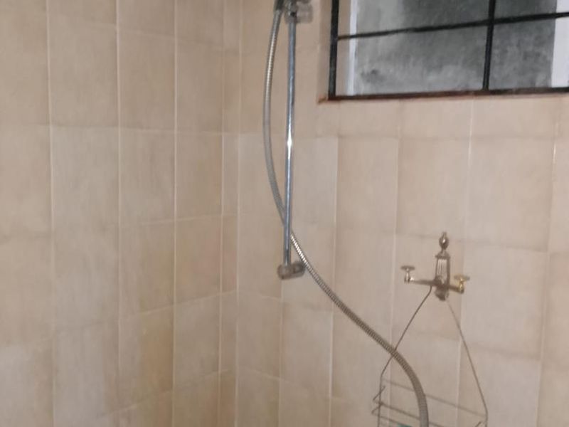NEAT SPACIOUS 2 BED FLAT IN SILV - Photo 8
