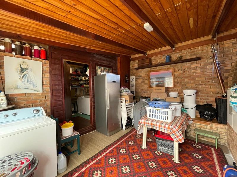 Entertainer's Dream 4 Bedroom House For Sale in Tergniet, Groot Brakrivier - Photo 9