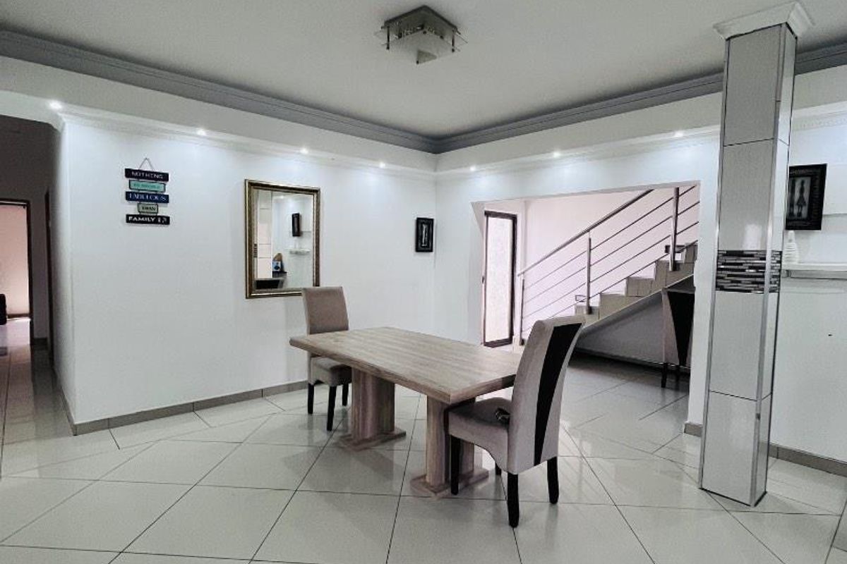 Modern 5-Bedroom Double-Storey Home For Sale in Cimbebasia | N$2,550,000 - Photo 4