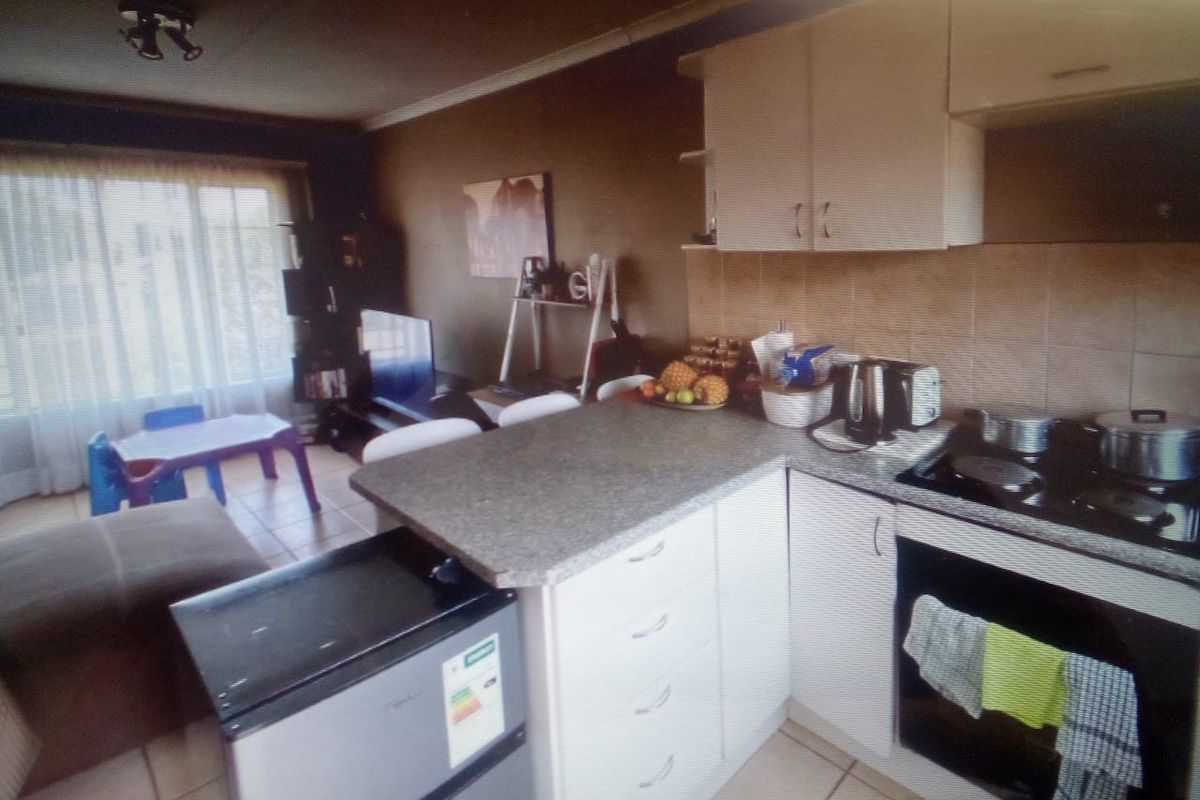 Lovely 2 Bedroom unit - Photo 2