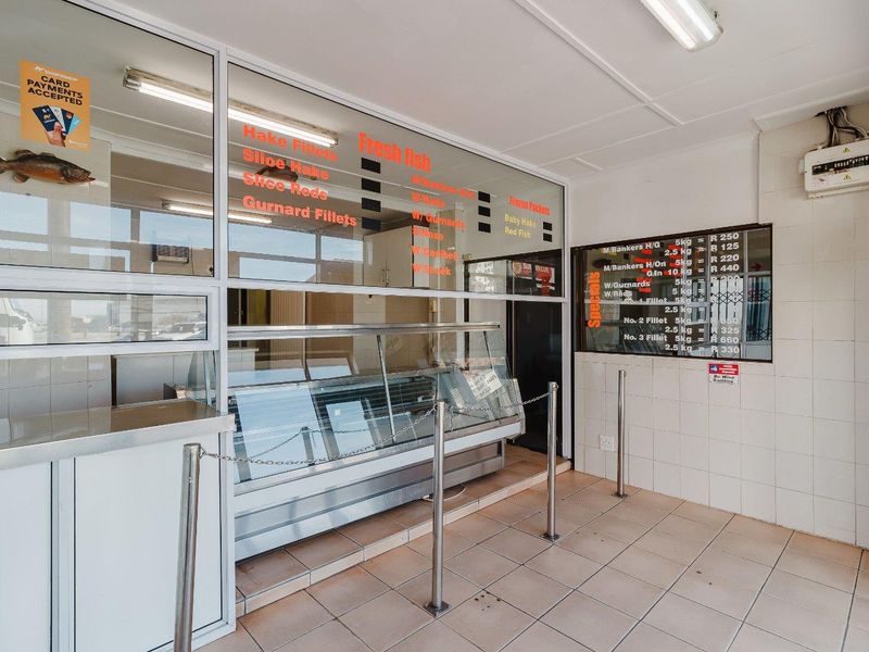GREAT COMMERCIAL AND RETAIL PROPERTY - Photo 9