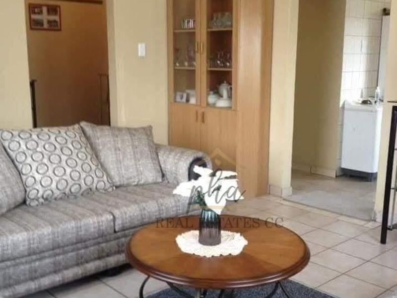 3 Bedr home with 2 flats for sale in Walvis Bay - Photo 5