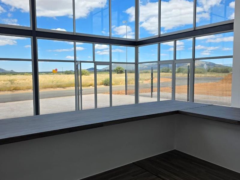 Prime Showroom/Warehouse Space Available Near the Airport - Photo 2