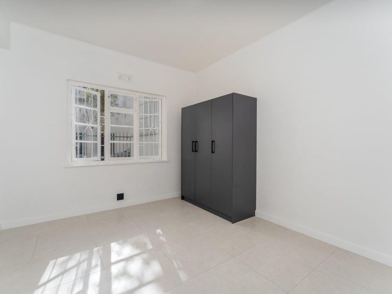 Stylish Renovated 2-Bedroom - Photo 9