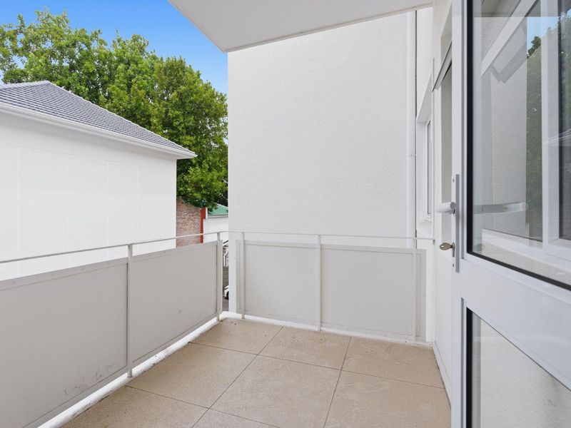 Light-Filled Flat in Sought-After Rondebosch Village - Photo 4
