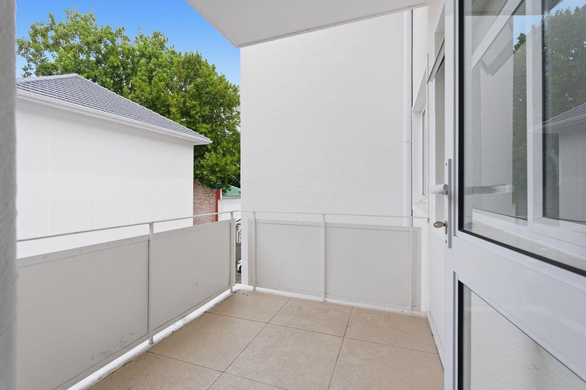 Light-Filled Flat in Sought-After Rondebosch Village - Photo 4