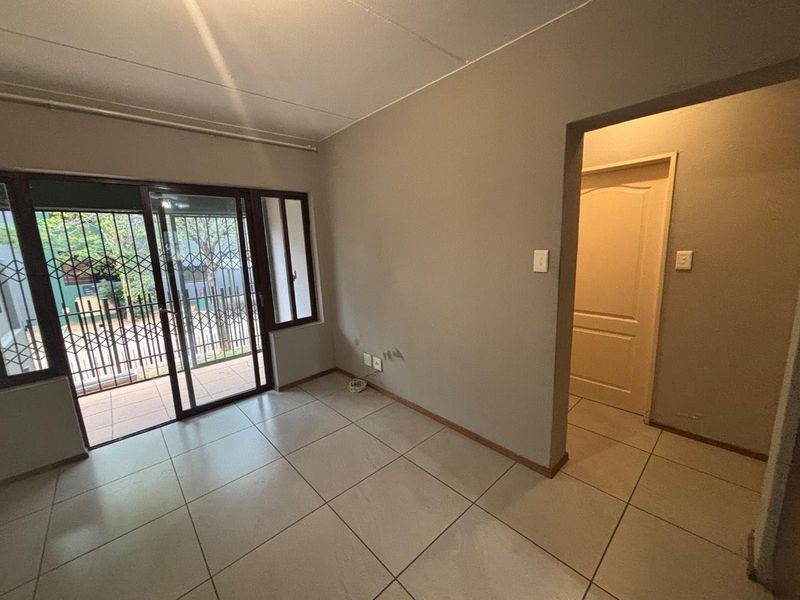 2-Bedroom Ground-Floor Apartment with Private Garden - Photo 8