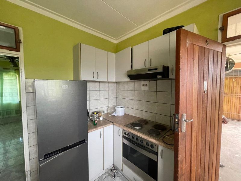 WELL MAINTAINED 2 BEDROOM APARTMENT FOR SALE IN WINDHOEK WEST: PASTEURHOF - Photo 10