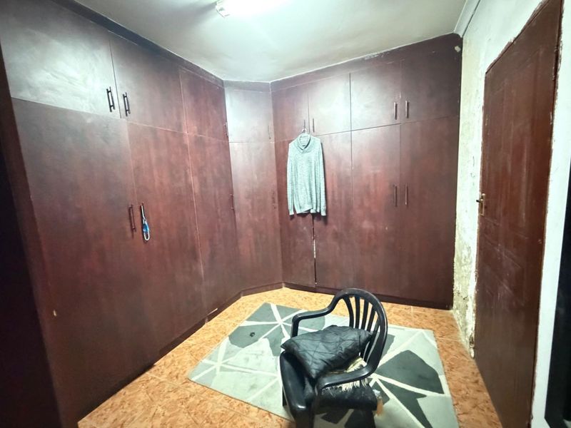 Spacious 5-Bed Family Home in Desirable Mackenzie Park - Photo 10