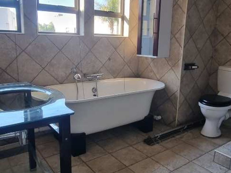 🏡 Beautiful Townhouse for Sale – Windhoek Country Club Golf Estate - Photo 6