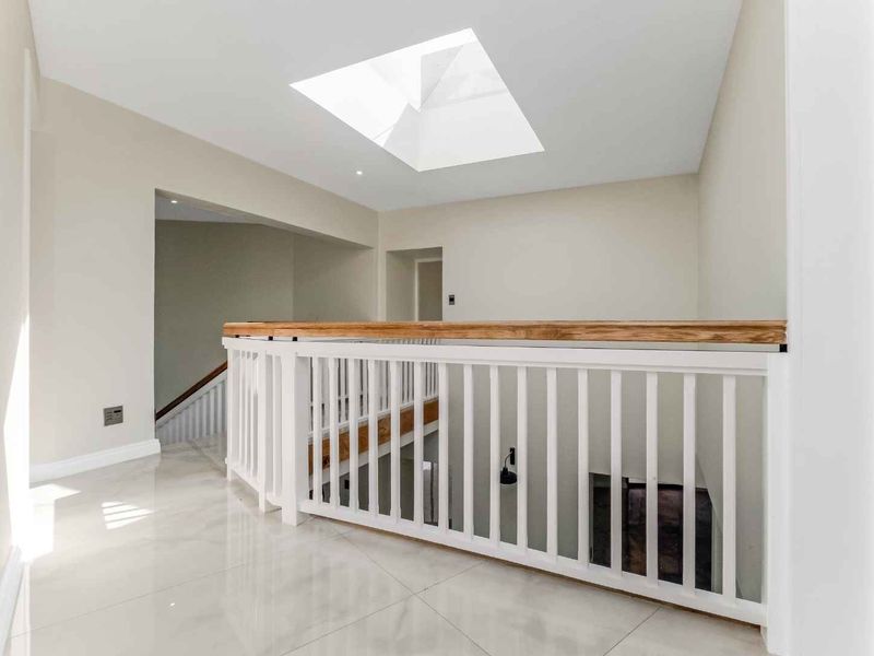 SECURE BEAULIEU ESTARE LIVING - FULLY RENOVATED AND READY TO IMPRESS! - Photo 10