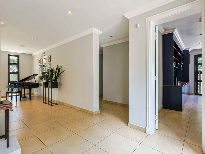 Prestigious Waterkloof Luxury Residence - Photo 10