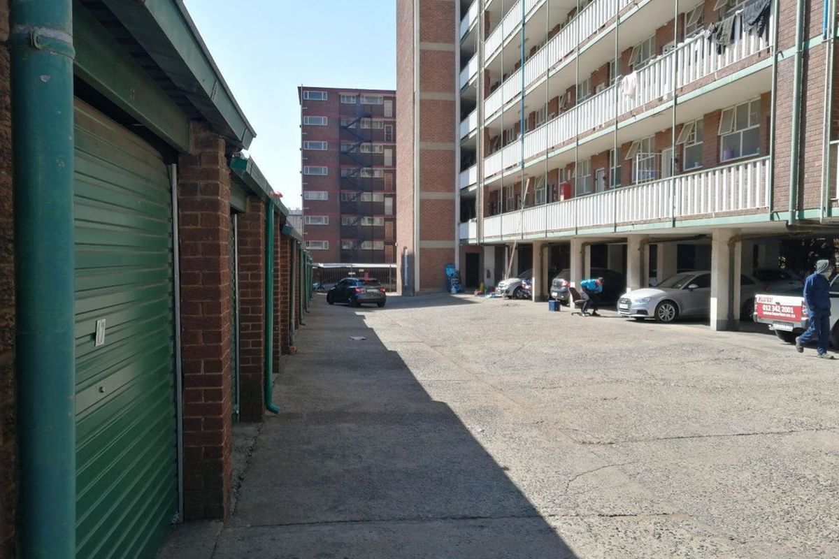 BACHELOR FLAT TO RENT IN SUNNYSIDE - Photo 3
