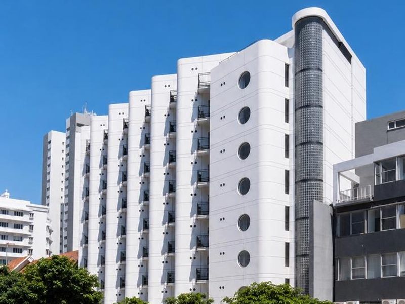 Stylish Studio in Sea Point Steps from the Promenade - Photo 4