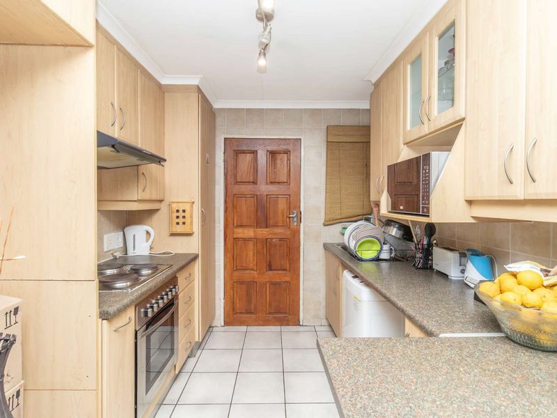 Lock-Up-and-Go 2-Bed Townhouse in Secure Sandalwood Lane — Pet Friendly & Fibre Ready - Photo 8