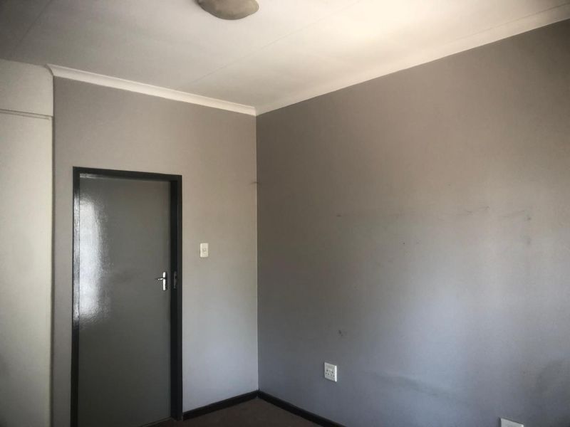 1-Bedroom Bargain: Prime Location & Covered Parking!" - Photo 6