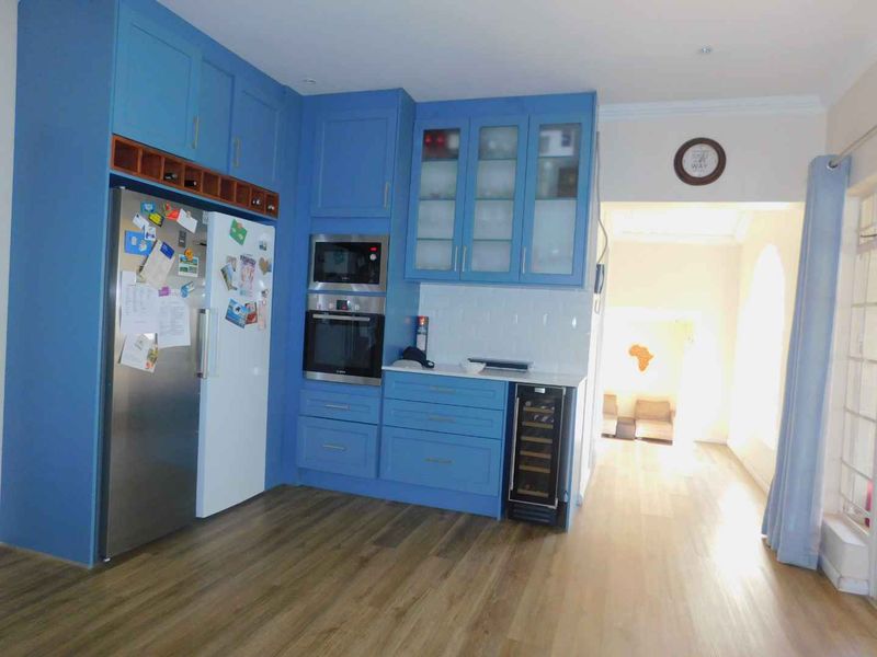 3 Bedroom, 2 1/2 bathroom home with a cottage - Photo 7